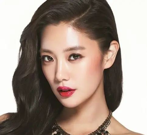 Clara Lee
